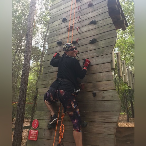 Meet your Posher, Tricia🌻 I am a Powerful, Passionate, Happy Woman. 🌟 - Picture 10 of 14